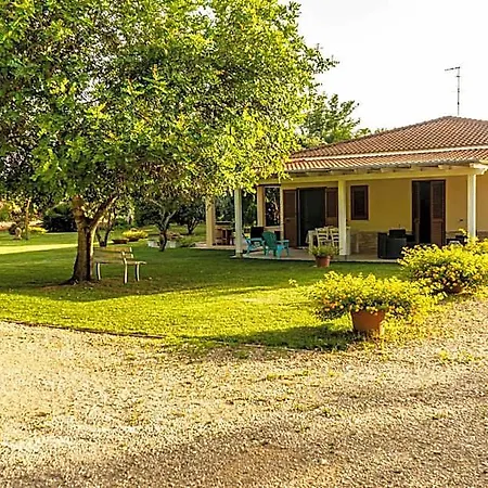 לינה וארוחת בוקר The Vineyards 3*