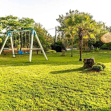 לינה וארוחת בוקר The Vineyards 3*